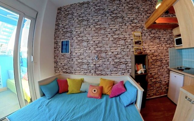 Beach Shack Studio s&l