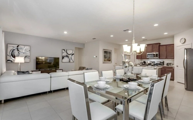 Oakwood Street Villa Solterra 1