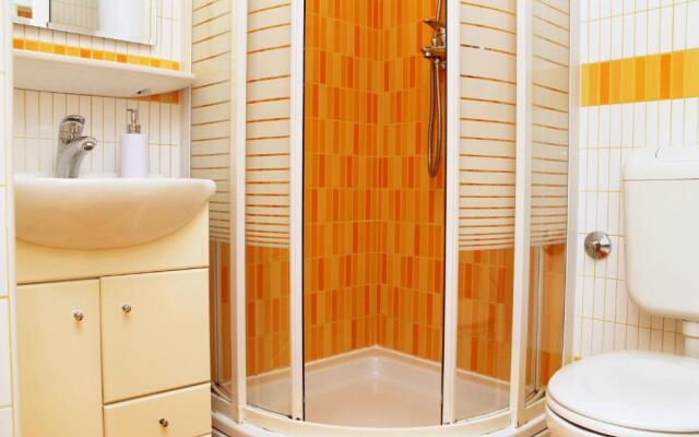 Mito Rooms and Apartments