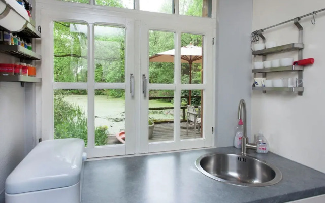 Delightful Chalet in Opglabbeek near Lake