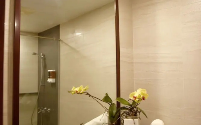 Aura One Hotel