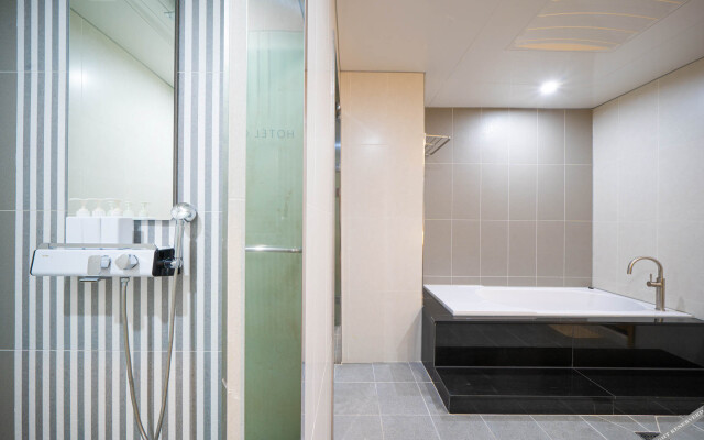 Naju Hotel Core