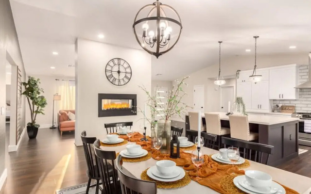 Broadway Palms Private Pool Chef Kitchen Office