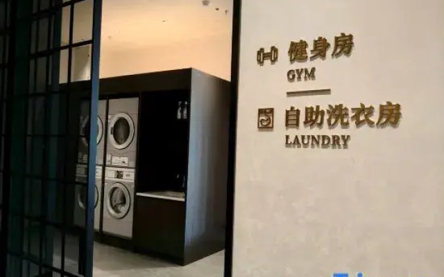 Ninghai Hantang Supreme Hotel (Jinshan Ninth Road Branch, Ninghai Station)