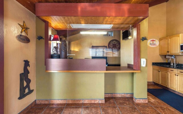 Super 8 by Wyndham Dodge City