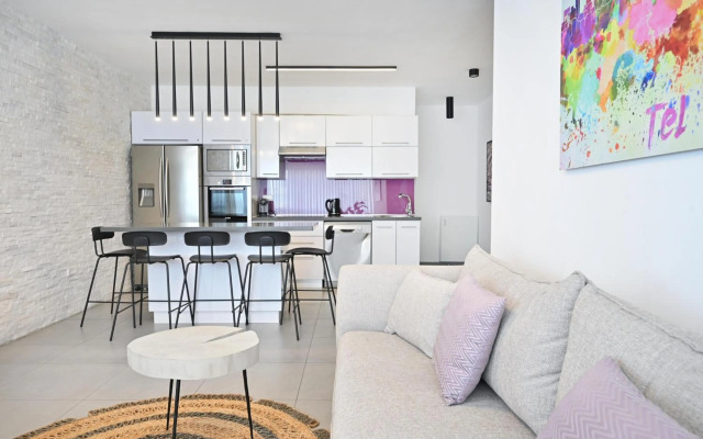 Designed 3BR in Frishman 15 by HolyGuest