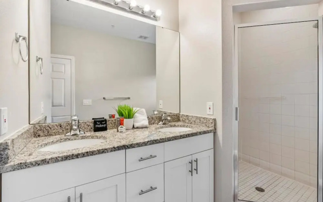 Thematic 4 bdr Near Disney-22101