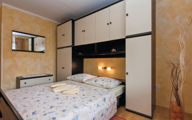 Awesome Apartment in Medulin With 5 Bedrooms and Internet