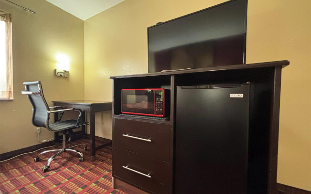 Super 8 by Wyndham Paris IL