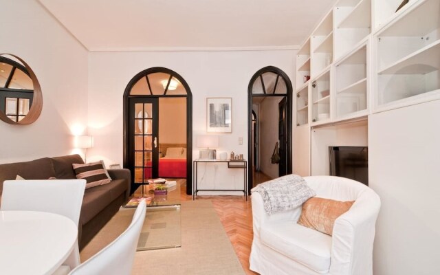 Exclusive Apartment In Paseo Del Prado