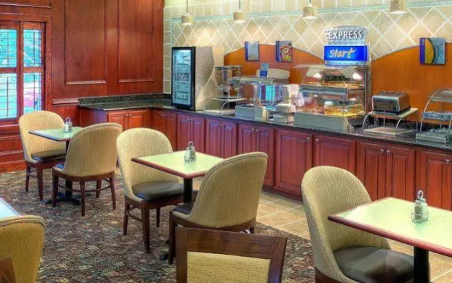 Holiday Inn Express & Suites Mt. Pleasant by IHG