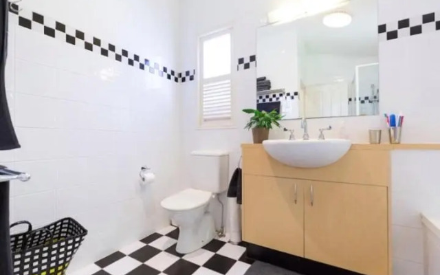 Sunny Home - near West End Cafe's, South Bank & City