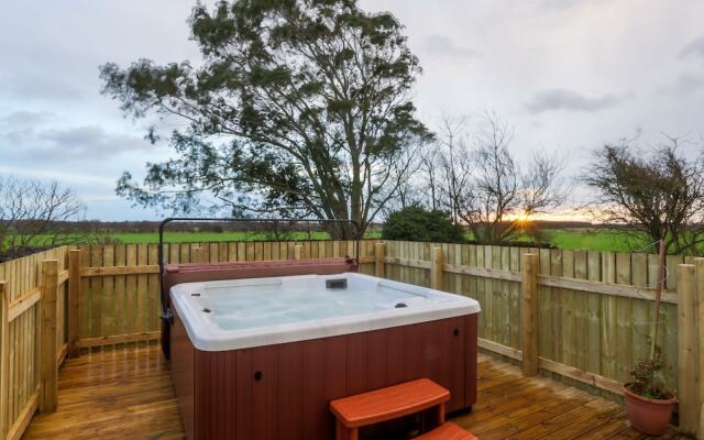 Vicarsford Farmhouse with Hot Tub near St Andrews