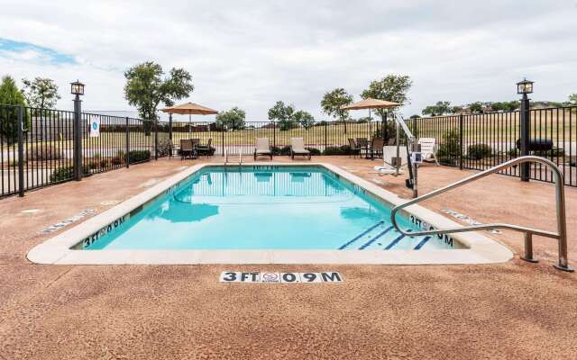 Days Inn & Suites by Wyndham Mineral Wells