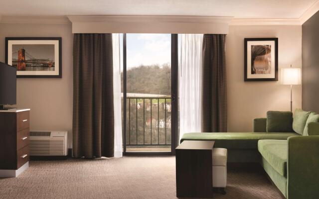 Radisson Hotel Cincinnati Riverfront