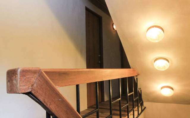 Solo Singer Hotel