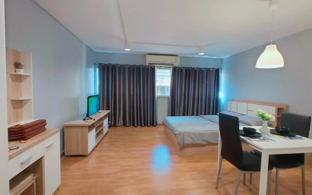 Deluxe at Popular Condo