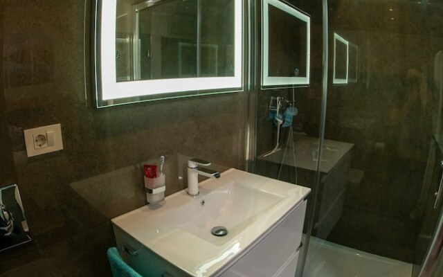Luxury Apartment Eqanimity