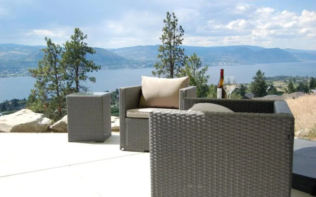 Singing Marmot Guest Suites