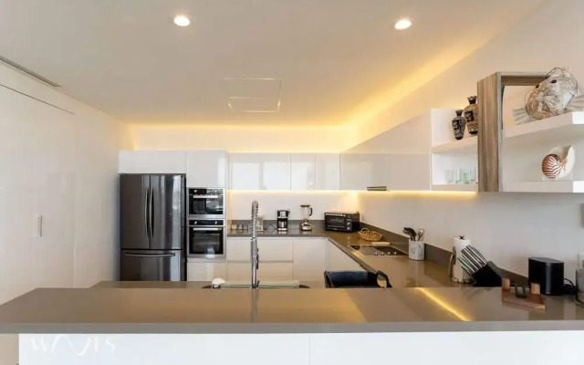 3 Br. Ocean Front PH With Stunning Views