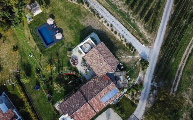 ROSTAGNI 1834 apt in villa with pool in the Barolo region