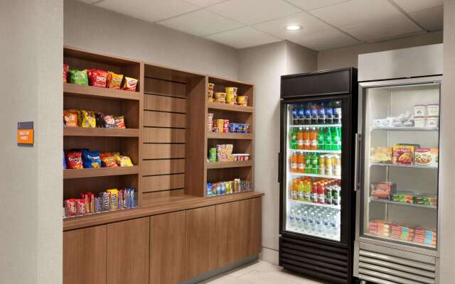 La Quinta Inn & Suites by Wyndham Lackawanna