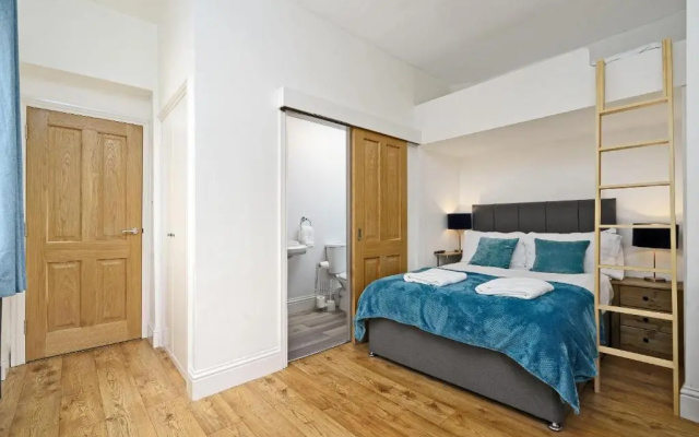 Clovelly House Luxury 5 bedroom, 5 bathroom home