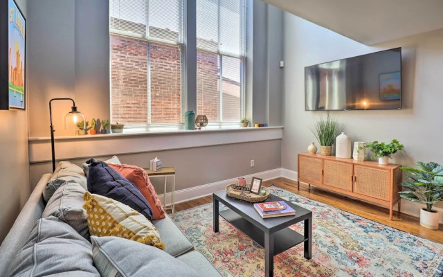 St Louis Apartment: Walk to Eating & Entertainment