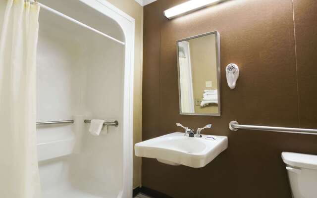 Microtel Inn & Suites by Wyndham Columbia/Fort Jackson N