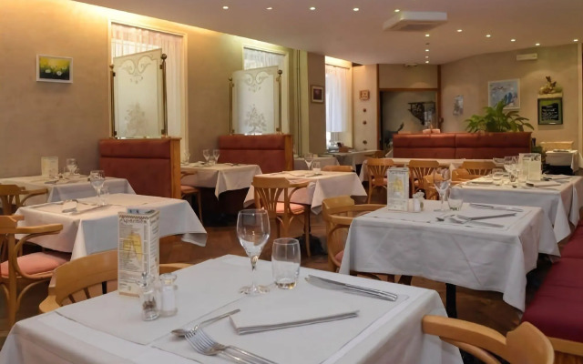 Logis Hôtel Les Pages