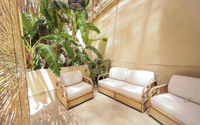 Classic 1BR Seafront Townhouse & Garden