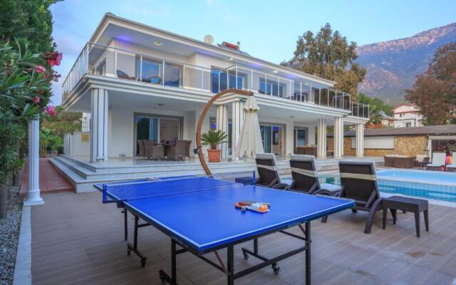 Villa Four Season 8