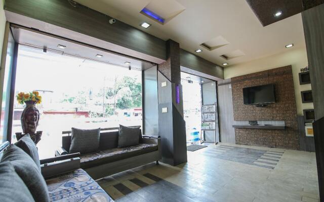 OYO 15887 Hotel Kanak