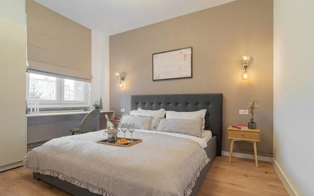 Loggia & Luxe 5BR Penthouse in Universitatii Area