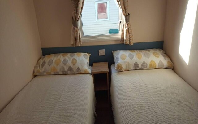 Impeccable 3-bed Chalet Close to Edinburgh