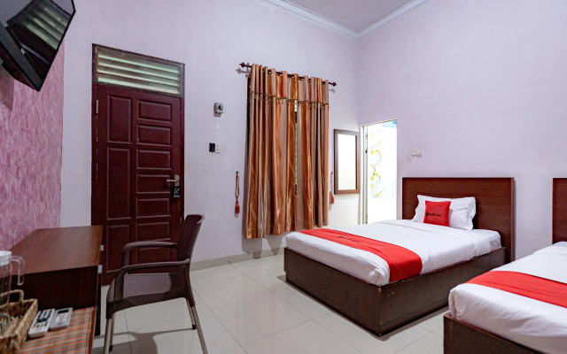 RedDoorz Syariah near UISU Medan