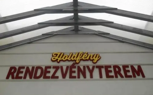 Holdfény Hotel