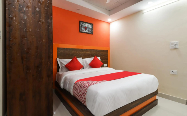 Flagship 75893 Hotel Maharaja Gold