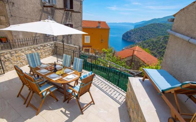 House Bajota with terrace and sea view