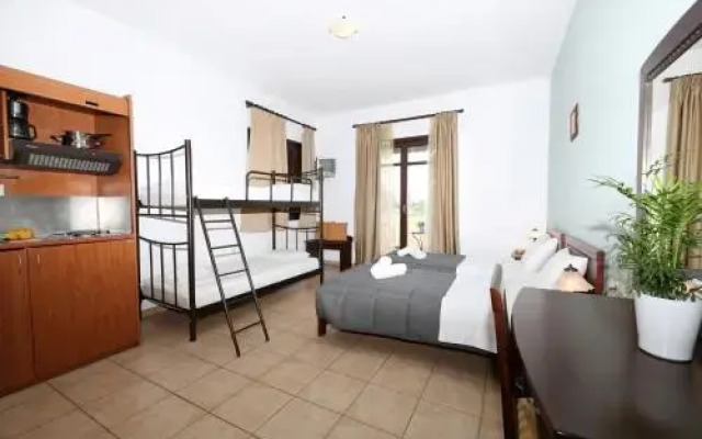 Palirria Hotel & Studios