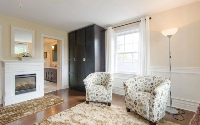 Windsong Manor Bed & Breakfast