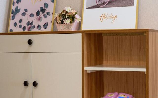 Jianshe Hotel (Chongqing West Railway Station)