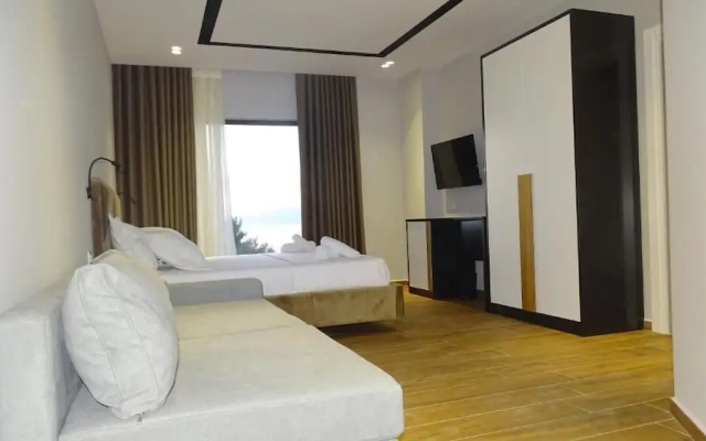 King Hotel Ksamil - Hotel in Ksamil - Photo 4