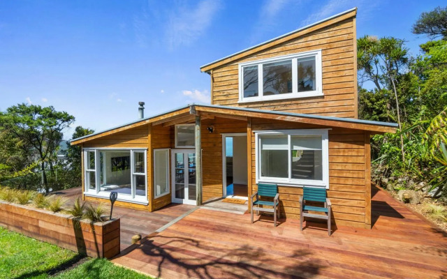 Piha - City Escape, Piha Holiday Home