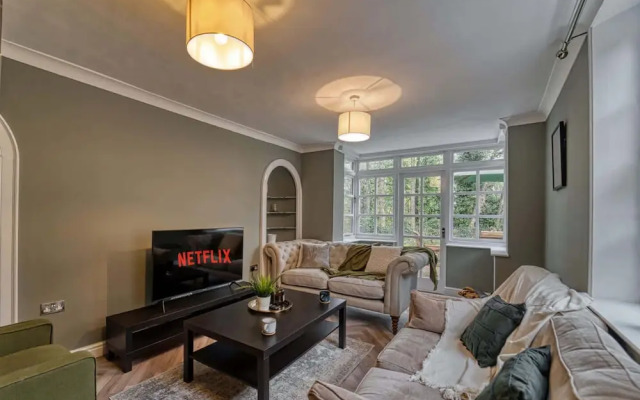 Host Stay Underhill House