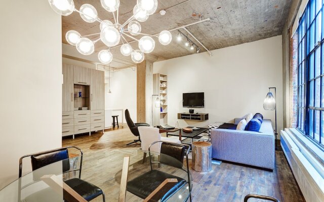 Unity Condo by Hometrotting