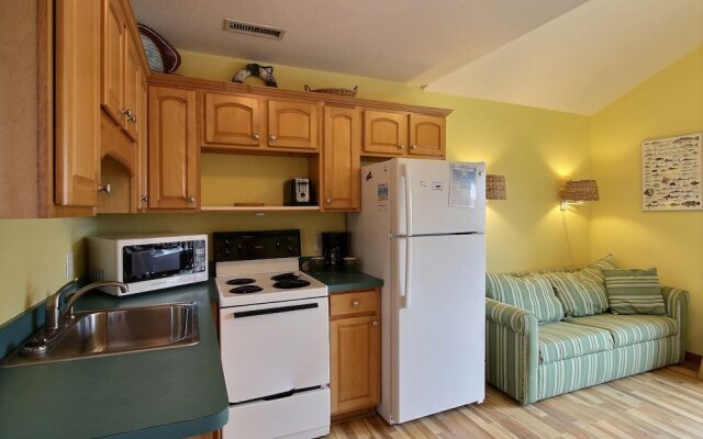 12 Beach Fantasy Studio Bedroom Condo by RedAwning