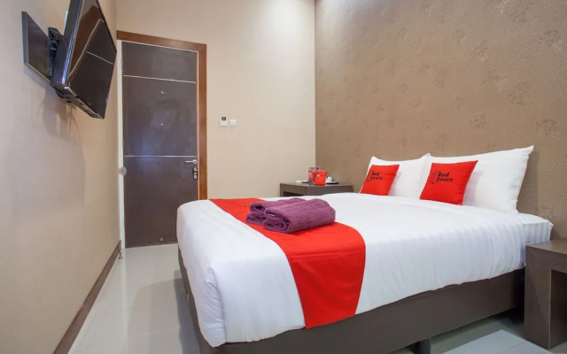 RedDoorz @ Raya Sulfat
