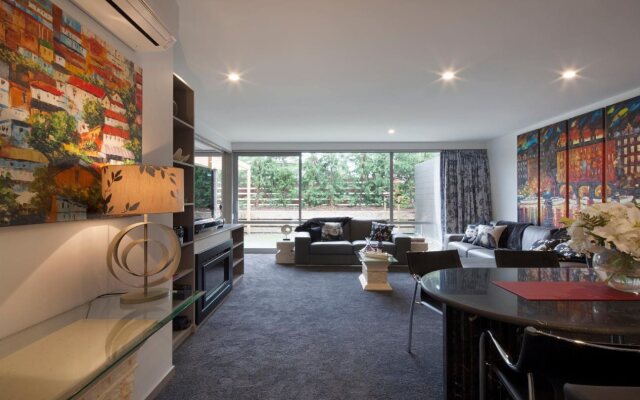 22 Hallenstein Apartments by Staysouth