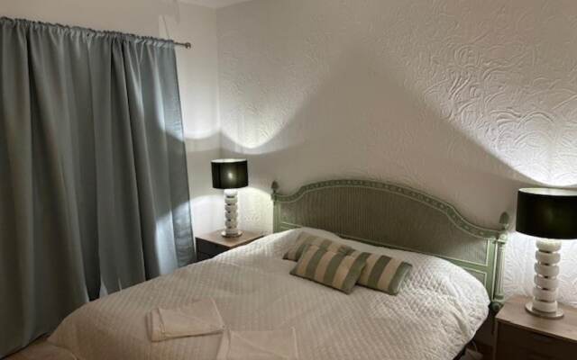 Inviting 4-bed Villa in Guia